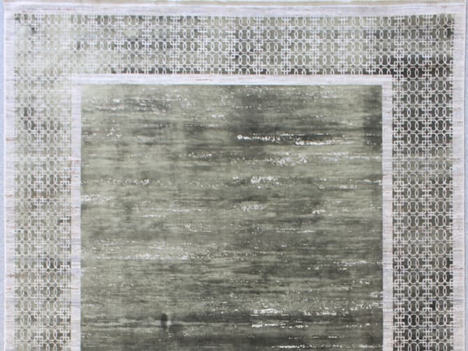 Luxury Persian Rug in Grey 
