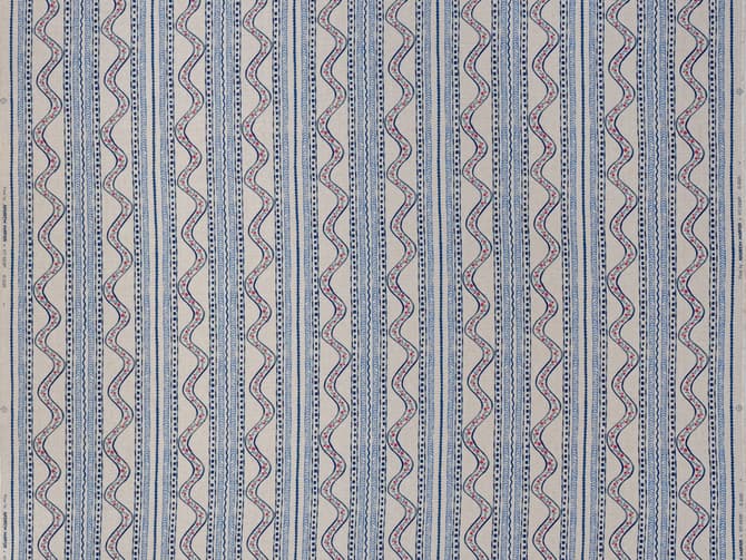 Delicate stripes with vintage rhythm