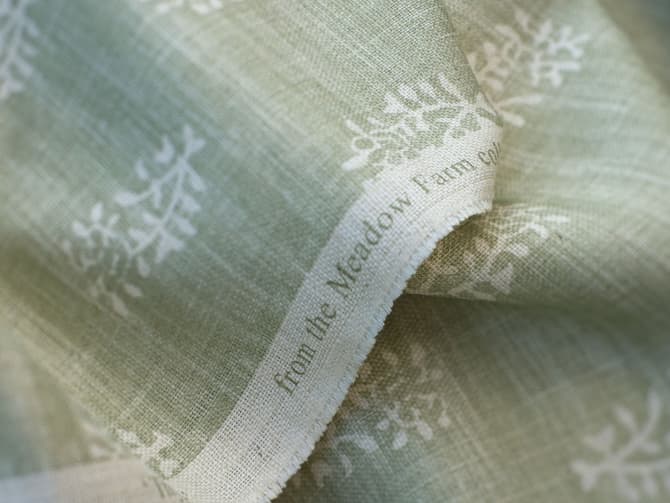 Gentle sprig pattern in green