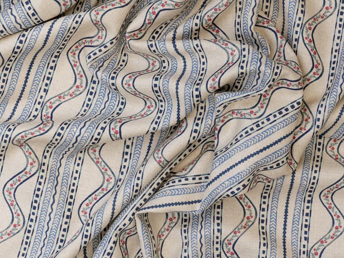 Delicate stripes with vintage rhythm