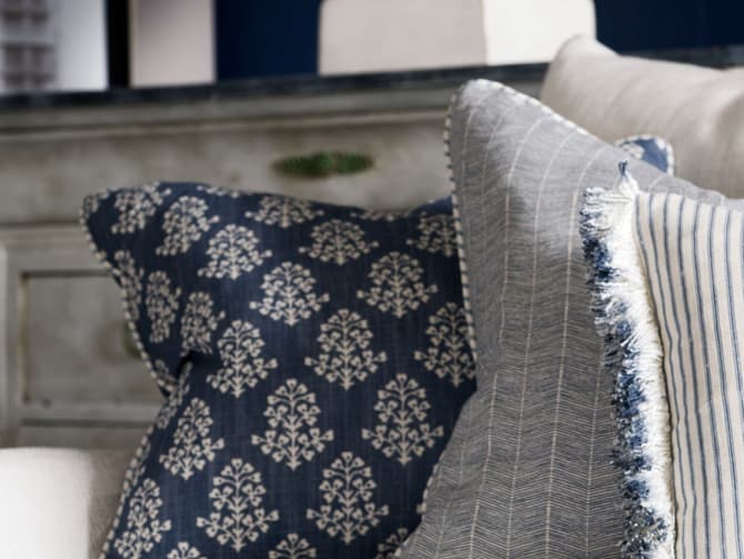 Andrew Martin Espiga Blue クッションカバー キリム柄 Sprig Denim Cushion - Andrew Martin
