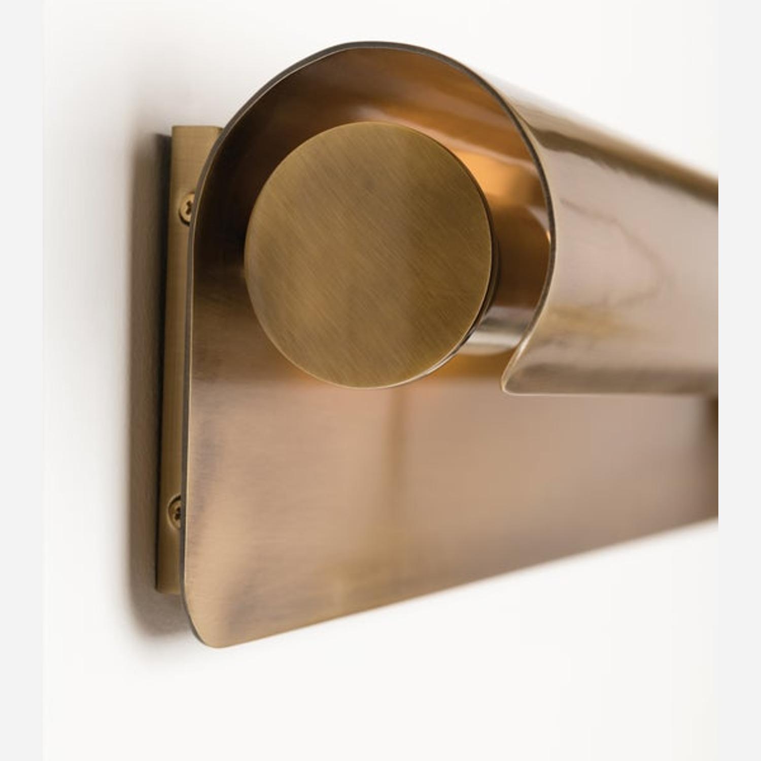 Accord Picture Light Light Brass - Andrew Martin