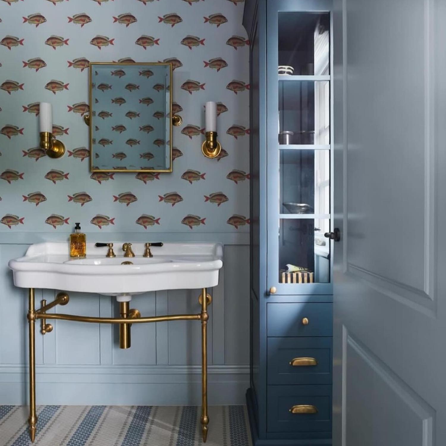 Graydon Single Wall Light Brass Light Hand-rubbed Antique Brass - Andrew Martin