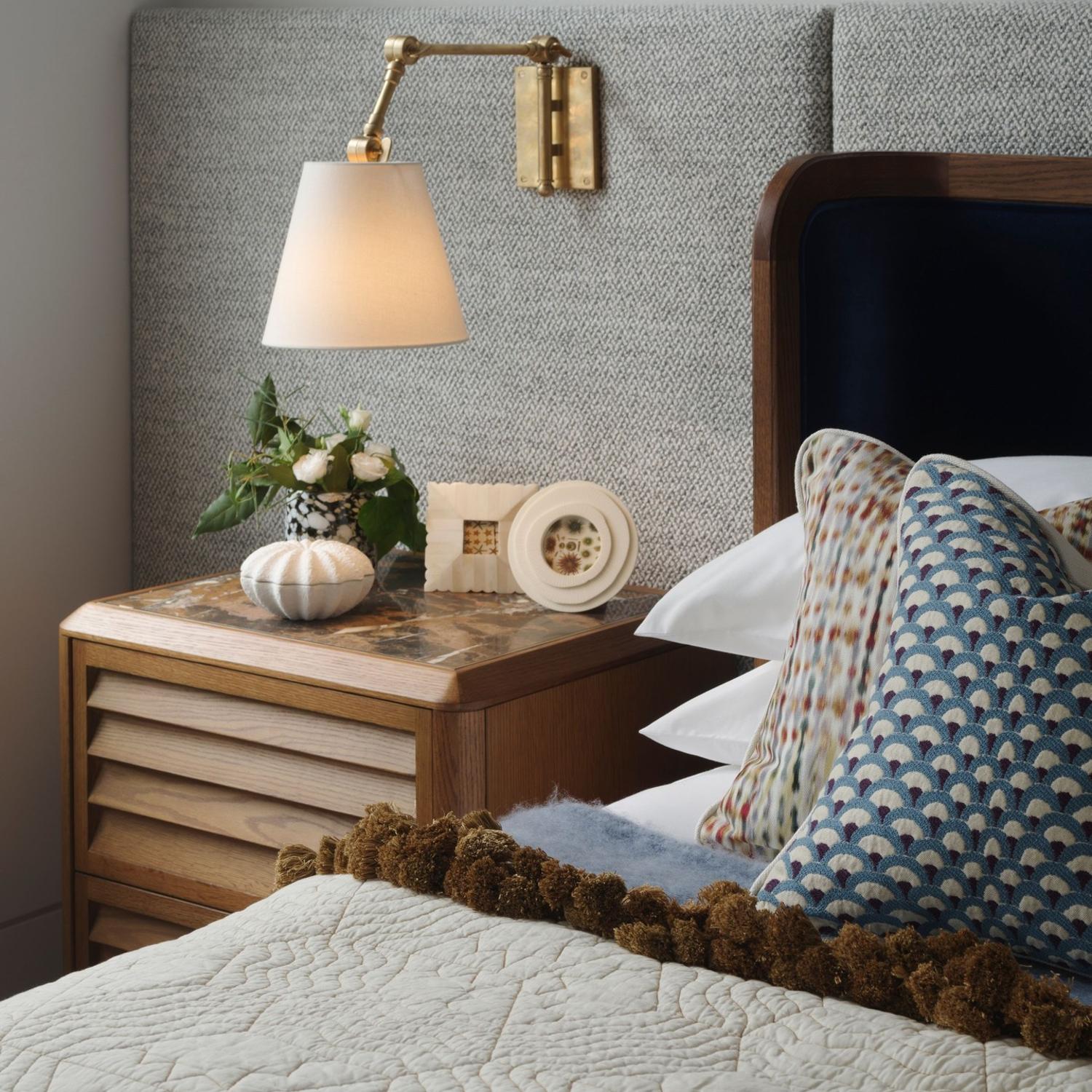 Graves Wall Light Brass Wall Light Hand-rubbed Antique Brass - Andrew Martin