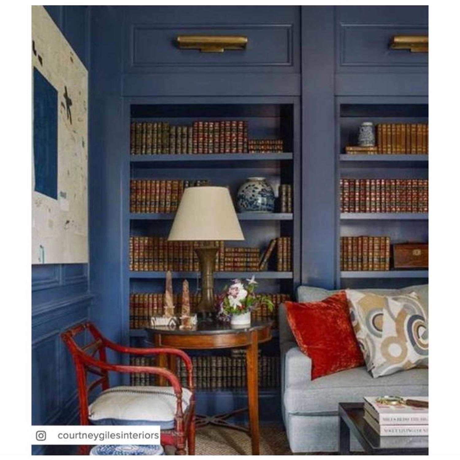 David Large Picture Light Brass Picture Light Large Hand-rubbed Antique Brass - Andrew Martin