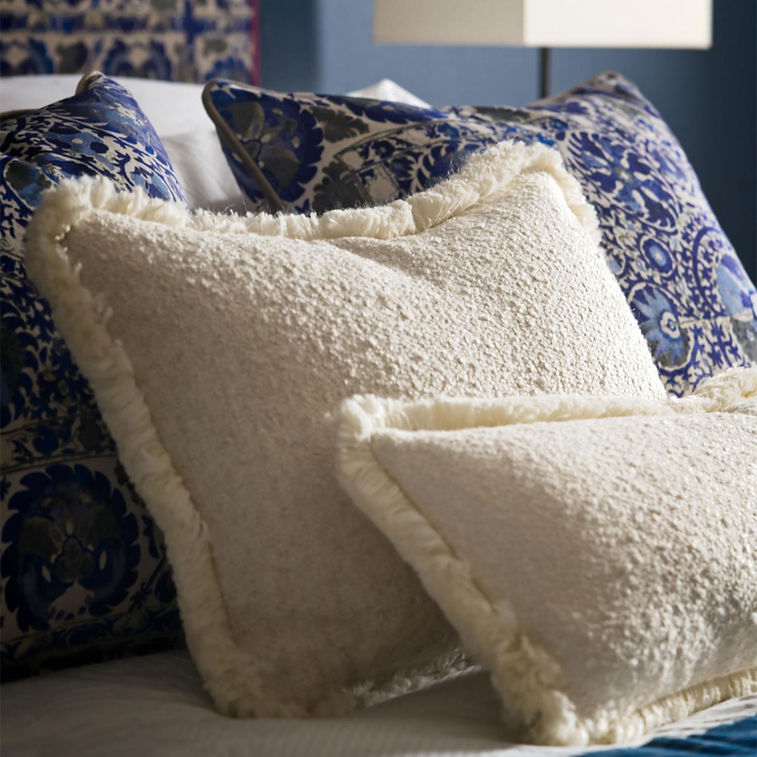 Huntsman Natural Medium Rectangle Sustainable Feather Rectangle Cushion Natural Vesper - Andrew Martin Sophie Paterson Boucl With Trim Fringe